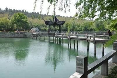 小伙伴們,準(zhǔn)備好了嘛?泳裝、人體彩繪、舒適溫泉&hellip;965給你這樣一個(gè)周末!Let'sgo!